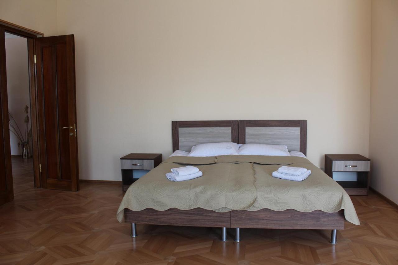Big House Hotel Tbilisi Exterior photo
